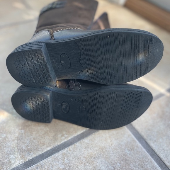 Boots - Picture 5 of 8